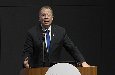 Prof. Phil E. Scherer